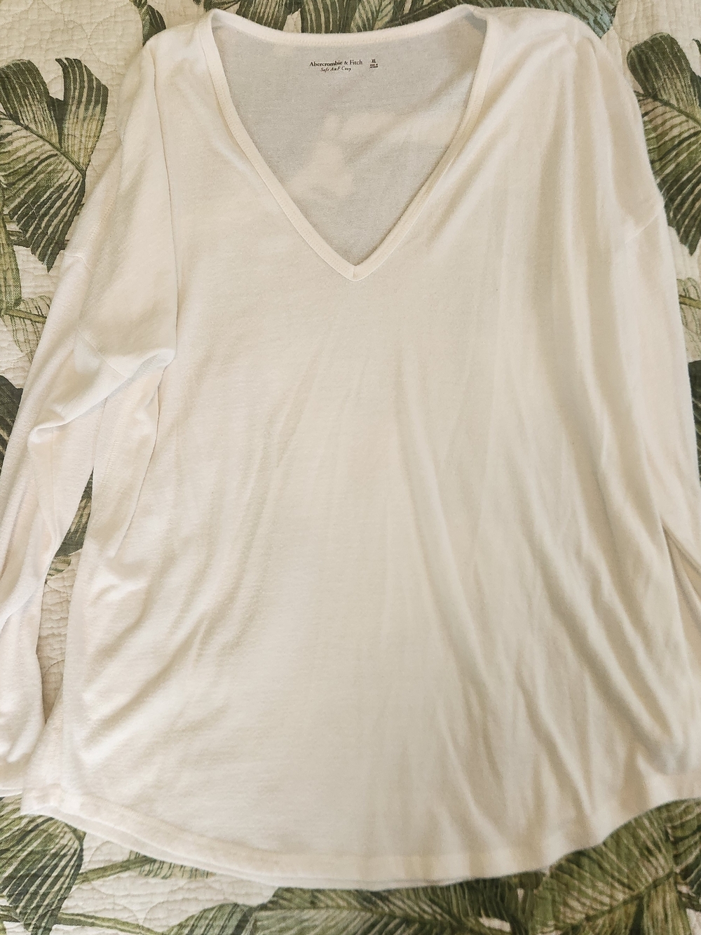 Abercrombie & Fitch White V-Neck Long Sleeve Tee